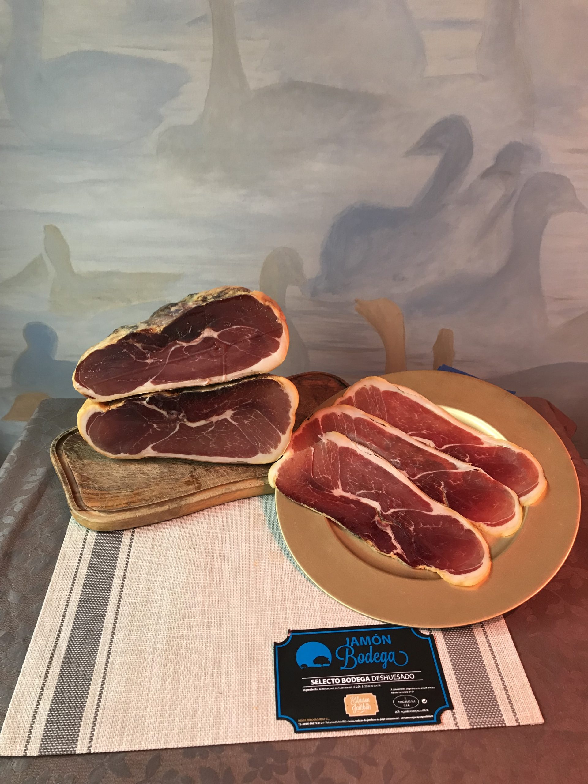 Jambon Cru Espagnol Haut De Gamme Jambon Bodega - La maison du jambon au pays Basque